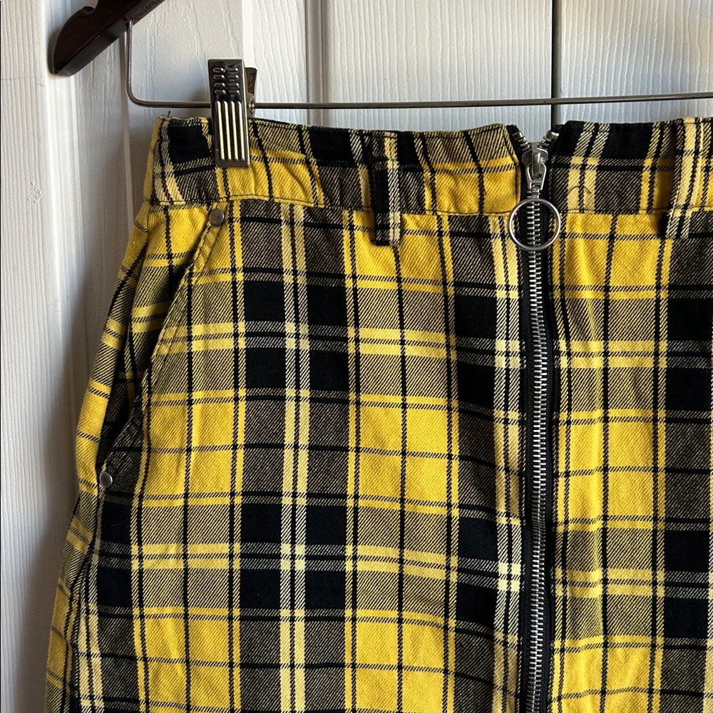 yellow & black plaid mini skirt w/ zipper down front Has pockets :) - Picture 2 of 5